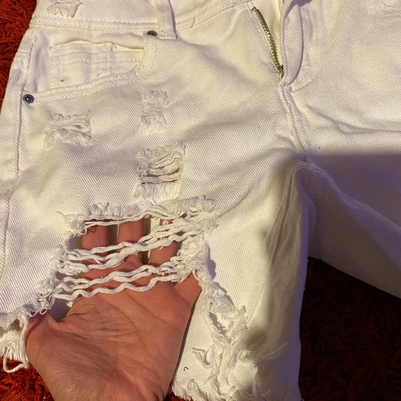 Distressed White Shorts Sz5 - Picture 4 of 4